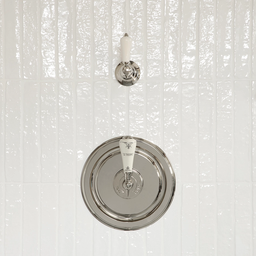 Browse Catchpole & Rye's luxury shower collection. Beautifully crafted shower enclosures, refined exposed & concealed showers fittings & freestanding showers.