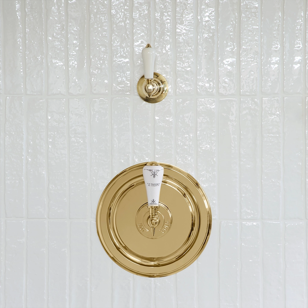 Browse Catchpole & Rye's luxury shower collection. Beautifully crafted shower enclosures, refined exposed & concealed showers fittings & freestanding showers.