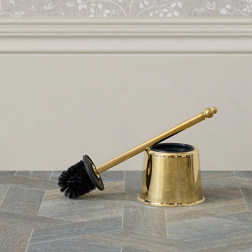 From bath racks to mirrors, explore Catchpole & Rye's collection of luxurious bathroom accessories to add the perfect finishing touch to your dream bathroom.