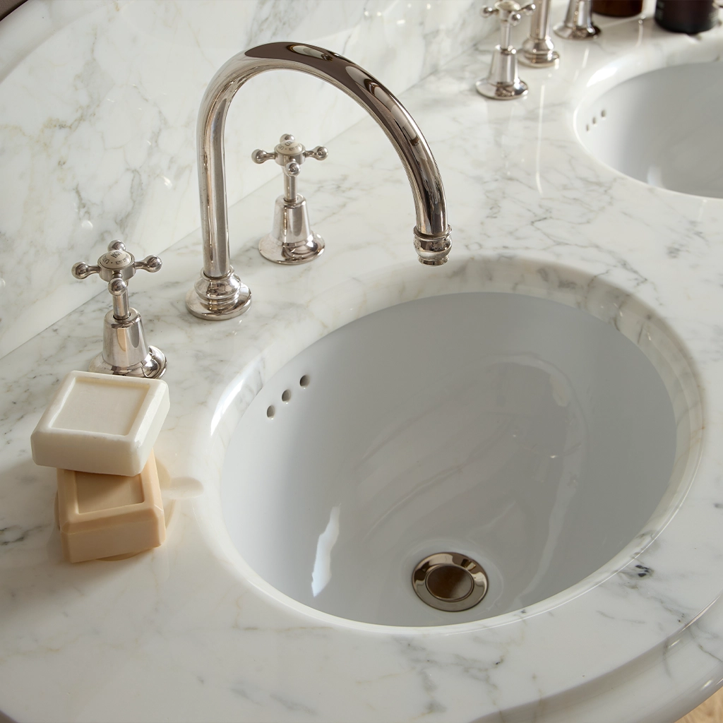 Explore our stunning collection of basins and vanity units. Crafted with elegance & functionality in mind, our basins are perfect for elevating any bathroom.