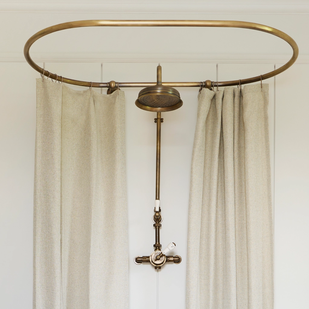 Browse Catchpole & Rye's luxury shower collection. Beautifully crafted shower enclosures, refined exposed & concealed showers fittings & freestanding showers.