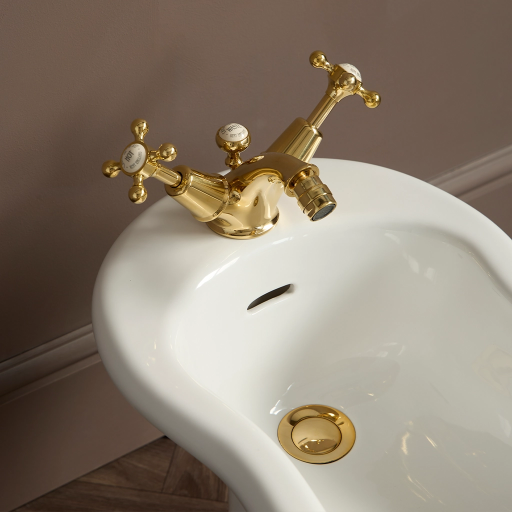 Explore our stunning range of lavatories & bidets at Catchpole & Rye. From elegant styles to luxurious finishes, our lavatories & bidets enhance any bathroom.