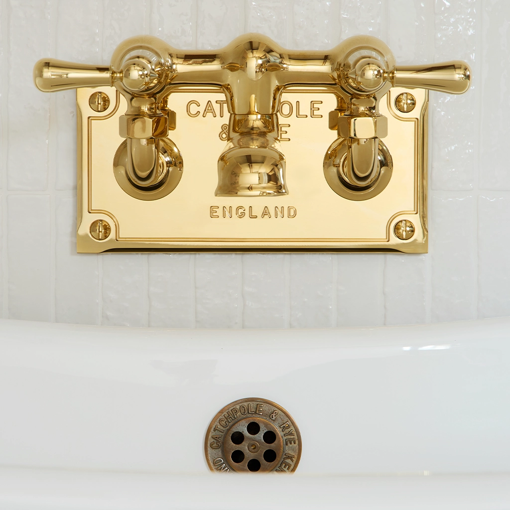 Beautifully designed and manufactured with precision, our bath mixer taps are a sight to behold. Choose the Wall Mounted or the Deck Mounted Bathtub Filler with countless finishes options.