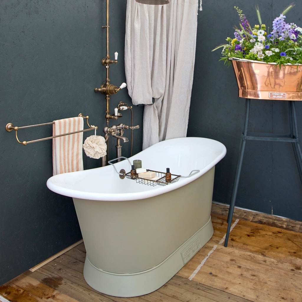Discover traditional Metal Baths at Catchpole & Rye. Explore our collection of bespoke traditional metal baths, manufactured with precision for luxury bathrooms.